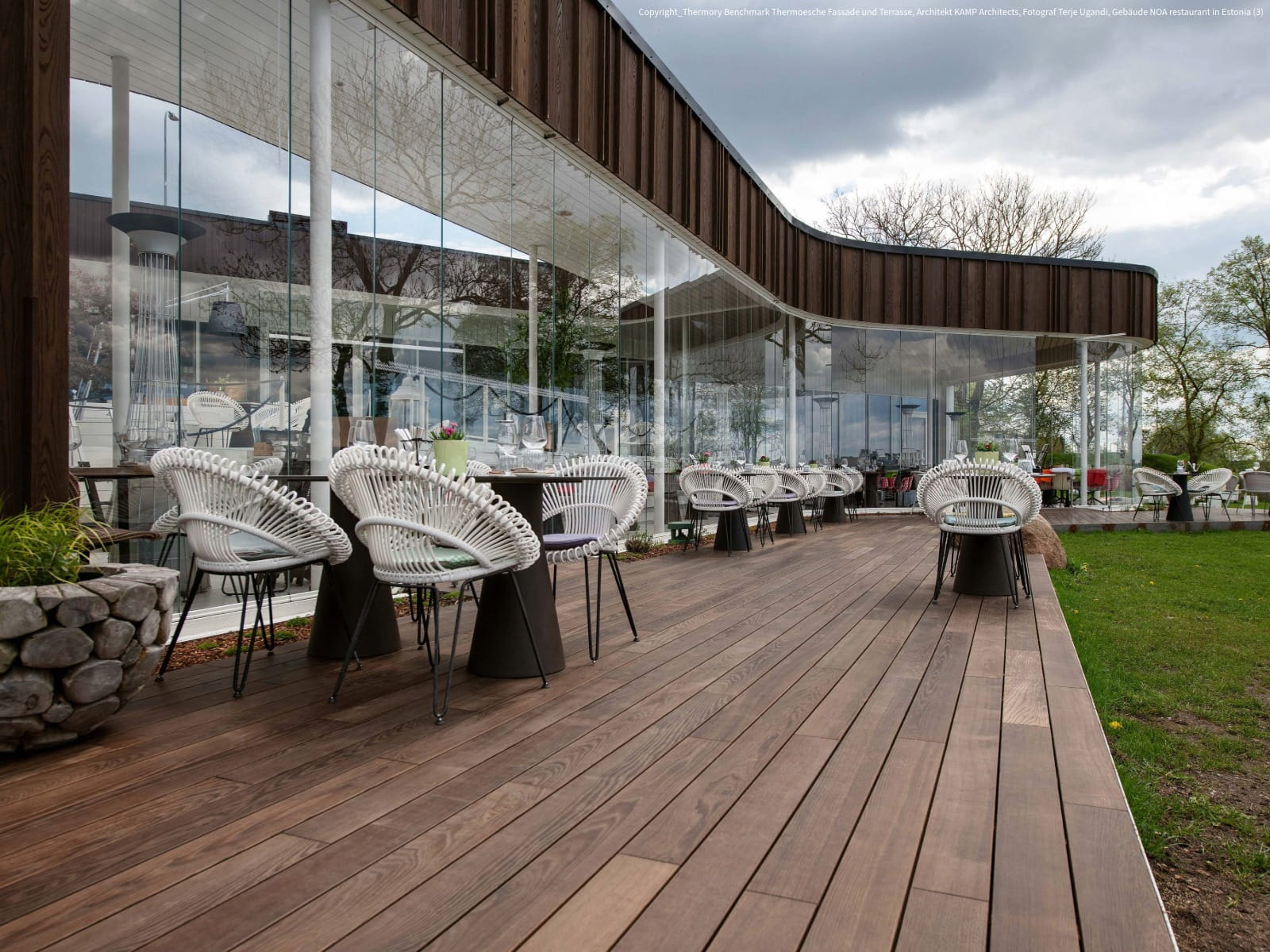 Terrassendiele Thermoesche select 21x125x2400mm mit Seno-Fräsung